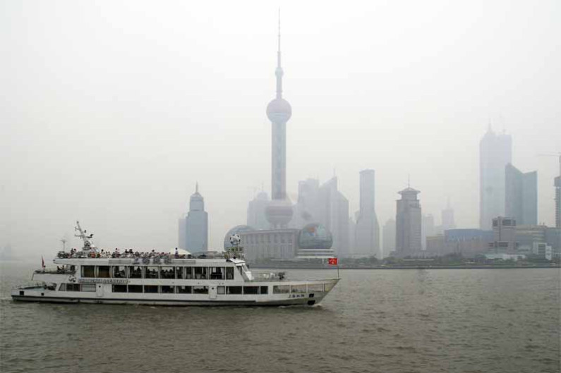 Shanghai: Über dem Meer
