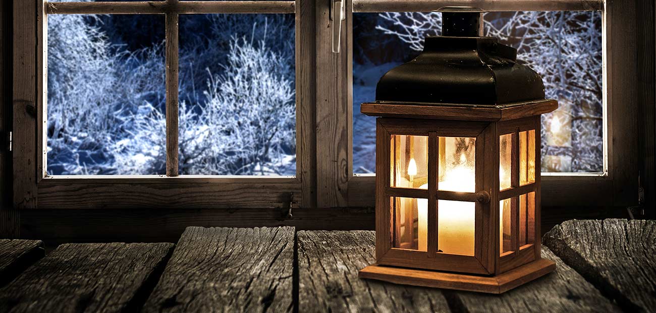weihnachten-laterne-am-fenster