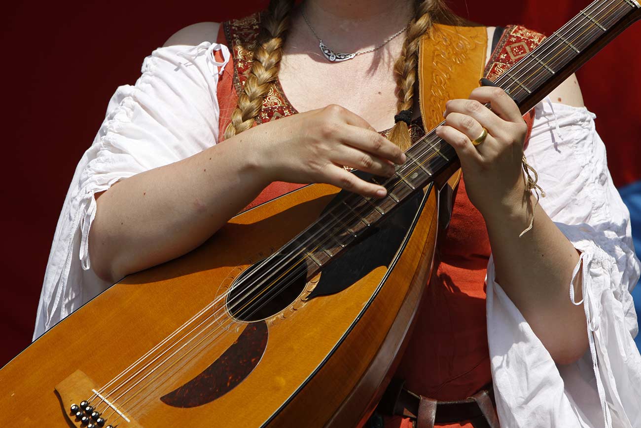 mittelalterlicher-weihnachtsmarkt-musikanten